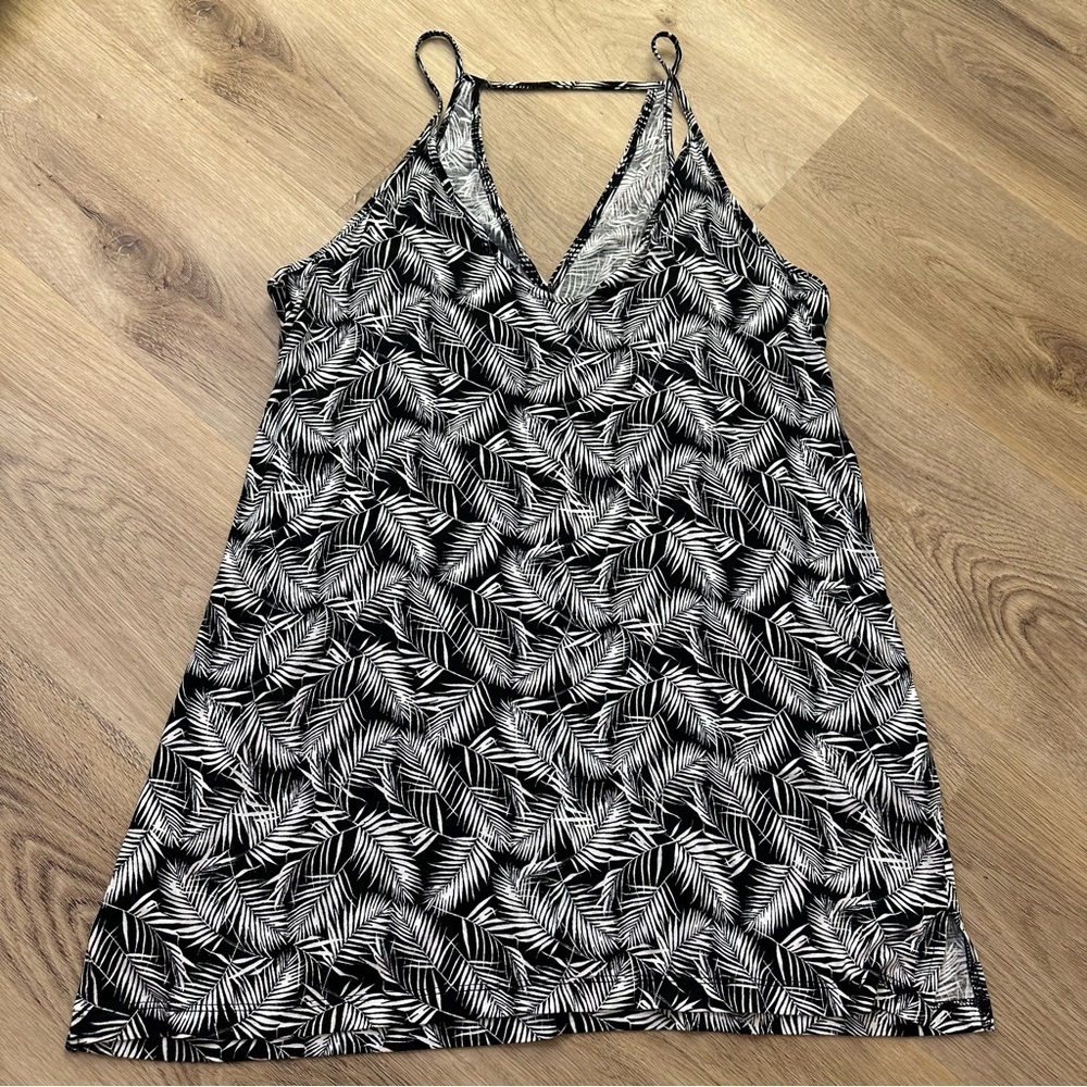 Old Navy Feather Pattern Long Tank size M